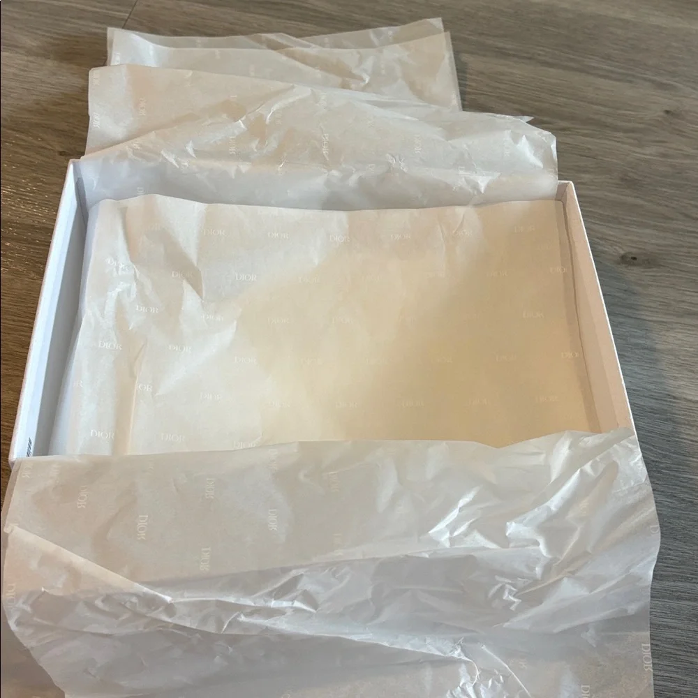 White Dior Shoe Box, 2 Dust Pouches, Ribbon, receipt sleeve and care card set - Picture 8 of 13